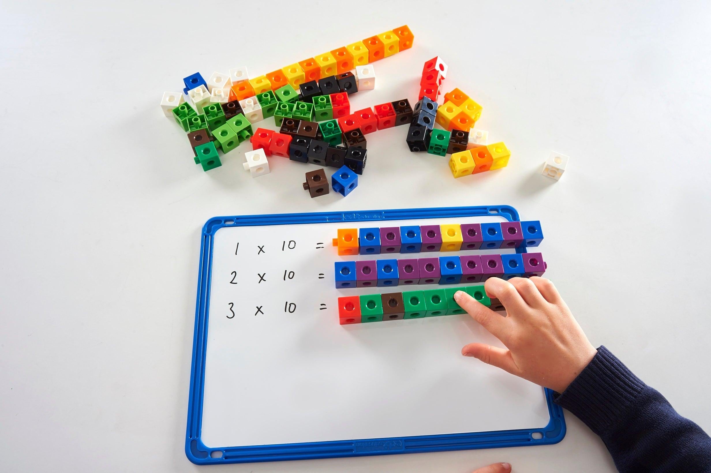 Linking cubes